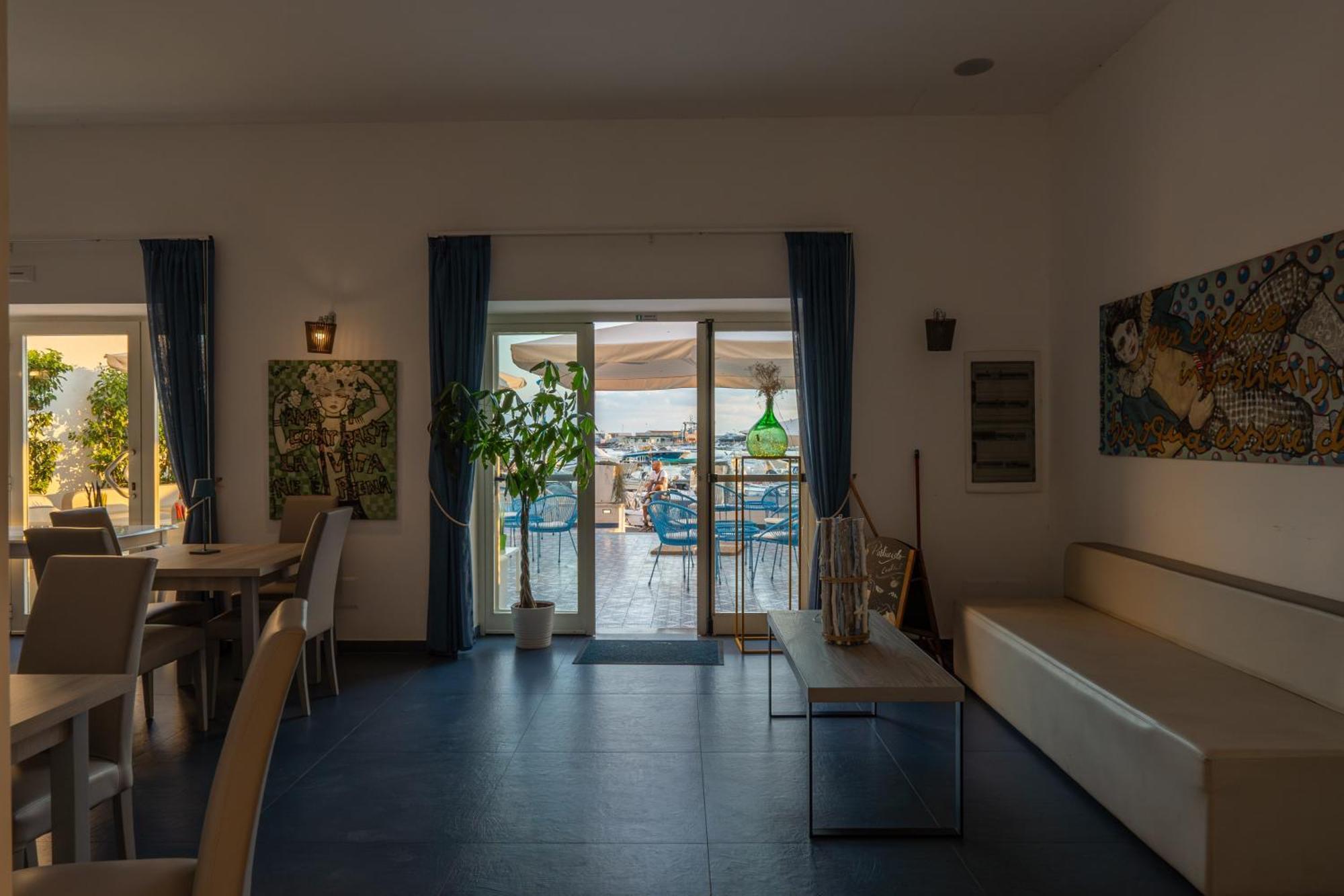 Baia Flegrea Meuble Hotel *