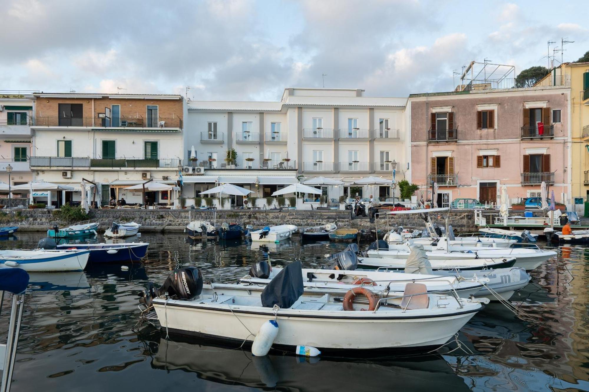 Baia Flegrea Meuble Hotel