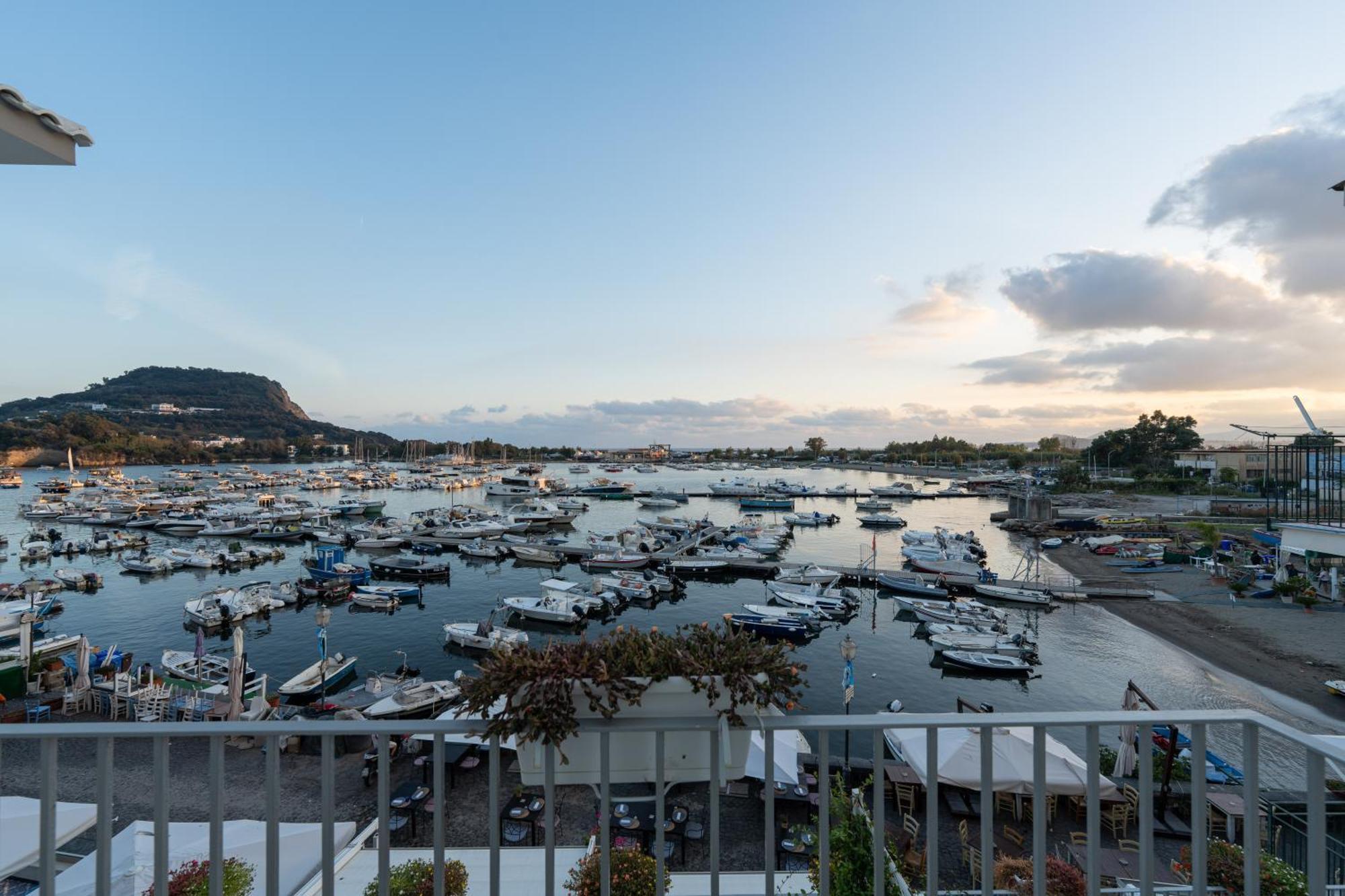 Baia Flegrea Meuble Hotel